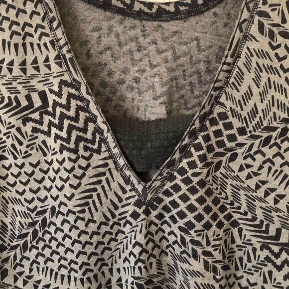 Aeropostale Thermal V-back Grey Geometric Print Tunic Top, size Medium - Picture 5 of 11